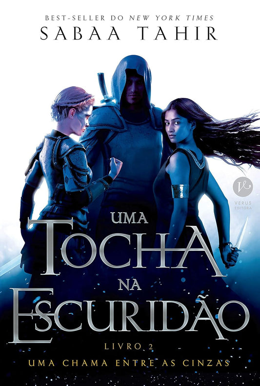 Uma tocha na escuridão (Vol. 2 Uma chama entre as cinzas) - Sabaa Tahir - Capa comum